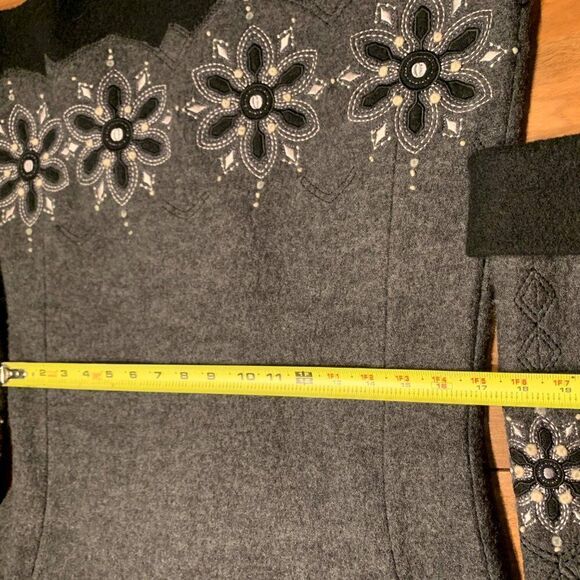 Carson, jacket, grey felted wool, embroidered, quilted, Sz M, EUC - Picture 12 of 15